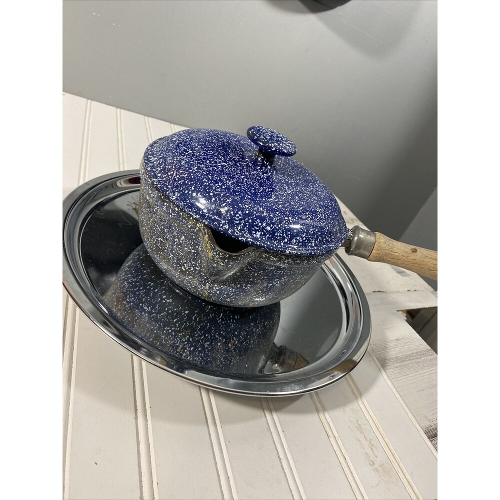 Boundary Waters - Cast Iron Blue Speckle Enamel 2 qt. Pot - Wooden Handle‎ & Lid - Picture 4 of 5
